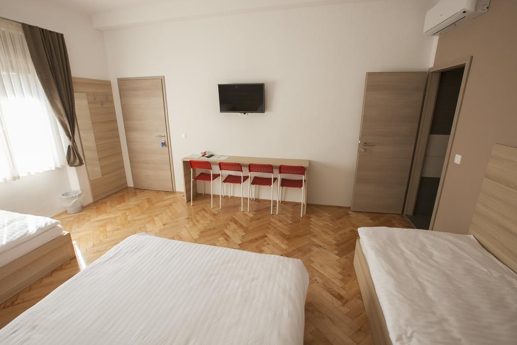 Sweet Dreams Rooms And Apartments Postojna Eksteriør billede